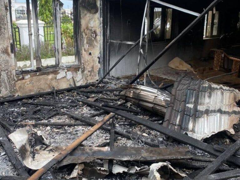 Panic As Fire Guts Oon Of Ife’s Palace