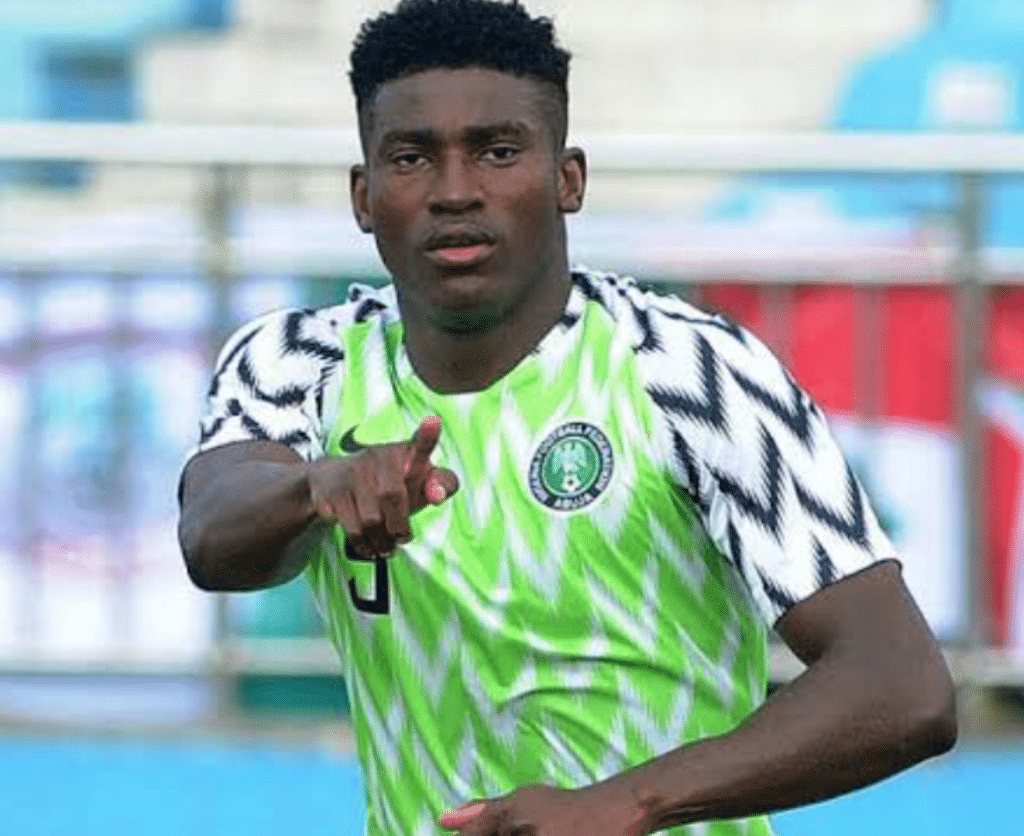 Super Eagles Star Storms General Hospital, Distributes Cash