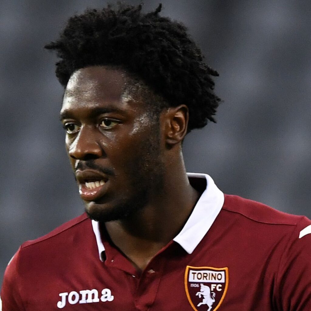 Transfer: West Ham United interested in free agent Aina