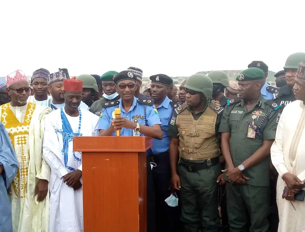 On Thursday, the Police Commissioner in Kano State, Muhammad Usain Gumel, declared war against criminal elements causing unrest in the state. Naija News reports that Gumel made the declaration when he climbed the historic Dala Hill in the ancient city of Kano today. The police boss stated that the climbing of Dala Hill by him and his men symbolizes an end to criminalities and perpetrators of crimes in the area and the state at large. While calling on residents to support the Police Command with important information, Gumen stressed that he and his men would make the state unconducive for thugs, drug peddlers and other criminals threatening the life of the citizens. Gumel observed that the tourist attraction site had before now been taken over by criminal elements who have turned the place into their den, allowing only their members access to the hilltop from where the entire scenery of the Kano metropolis could be viewed. The CP announced names of some hardened criminals that have refused to submit themselves to the Command for dialogue giving them only two weeks or else they will be declared wanted and arrested anywhere they are seen. Having also read out a list of repentant thugs who have submitted their weapons and entered a pact to fight crime with the police, he gave the long list of those wanted by the command. He said: “Going forward, we are calling on you to please inform the following set of the second batch of people we want to have a dialogue with also to report themselves. “If not, within the next two weeks, anyone that refuses to be with us will henceforth be counted to be against us and will be arrested wherever we come across him. “They are, Bahago Tamasi Gwaranya, Bello Maro Yakasai, Dan Jibrilla Yakasai, Maraja Gabari and Sha’ban Tanga Yakasai. “Others include Dan Ayye Danagundi, Sharu Atta Hanga, Bala Laba, Da Bashir Zage, Dan Nura Sheshe, Khalifa Ado Galadanci, Dodon Mopol Yakasai, Dimfama Ziri and Sarki Dankima Rijiyar Lemo. “By this press briefing, the police command is calling for the collaborative effort of all the stakeholders, especially our non-state actors, the vigilante, traditional hunters, and special constabulary personnel to keep coming together to ensure that these elements of insecurity are hunted and arrested anywhere they are found,” the CP said. More so, CP Gumel also mentioned names of blacksmiths identified as producers of the local weapons used by the criminal gangs to also submit themselves to the police command within the same period or else they would be arrested to face the wrath of the law. “Equally, the police command is also going to start arresting fabricators of these life-threatening weapons, popularly known as blacksmiths, who on a daily basis keep arming the thugs. “It is on this development that the following blacksmiths are invited to the police command for dialogue; otherwise, the police will treat them as criminals. “They are as follows; Auta Makeri of Kwandarama village of Minjibir Local Government, Bala Israila of Santar Bulo village of Bichi, Sarkin Kira of Adakawa Quarters and Dayyabu Gawuna of Gawuna Quarters of Gawuna. “These are the elements of blacksmiths that we are looking for to come for dialogue. They are advised to report themselves to the police,” he declared. In his remark, the member representing Dala Constituency in the State House of Assembly, Lawan Husain, expressed appreciation for the people on behalf of the residents. He promised the police boss that the residents, on their part, would continue to support the steps being taken by the police command. He further advised that most of the places that are affected by these criminal activities in the state should be included in this project in order to reduce crime in the state.