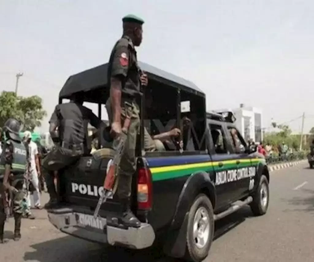 'Mad Man' Attacks Police Officer In Ogun, Beheads 84-Year-old