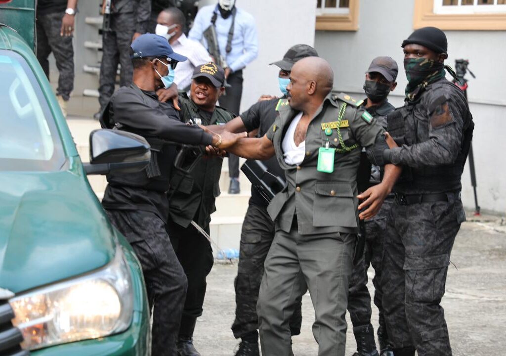 Videos: Moment DSS Operatives Beat Top Ikoyi Prison Official While Trying To Re-arrest Emefiele