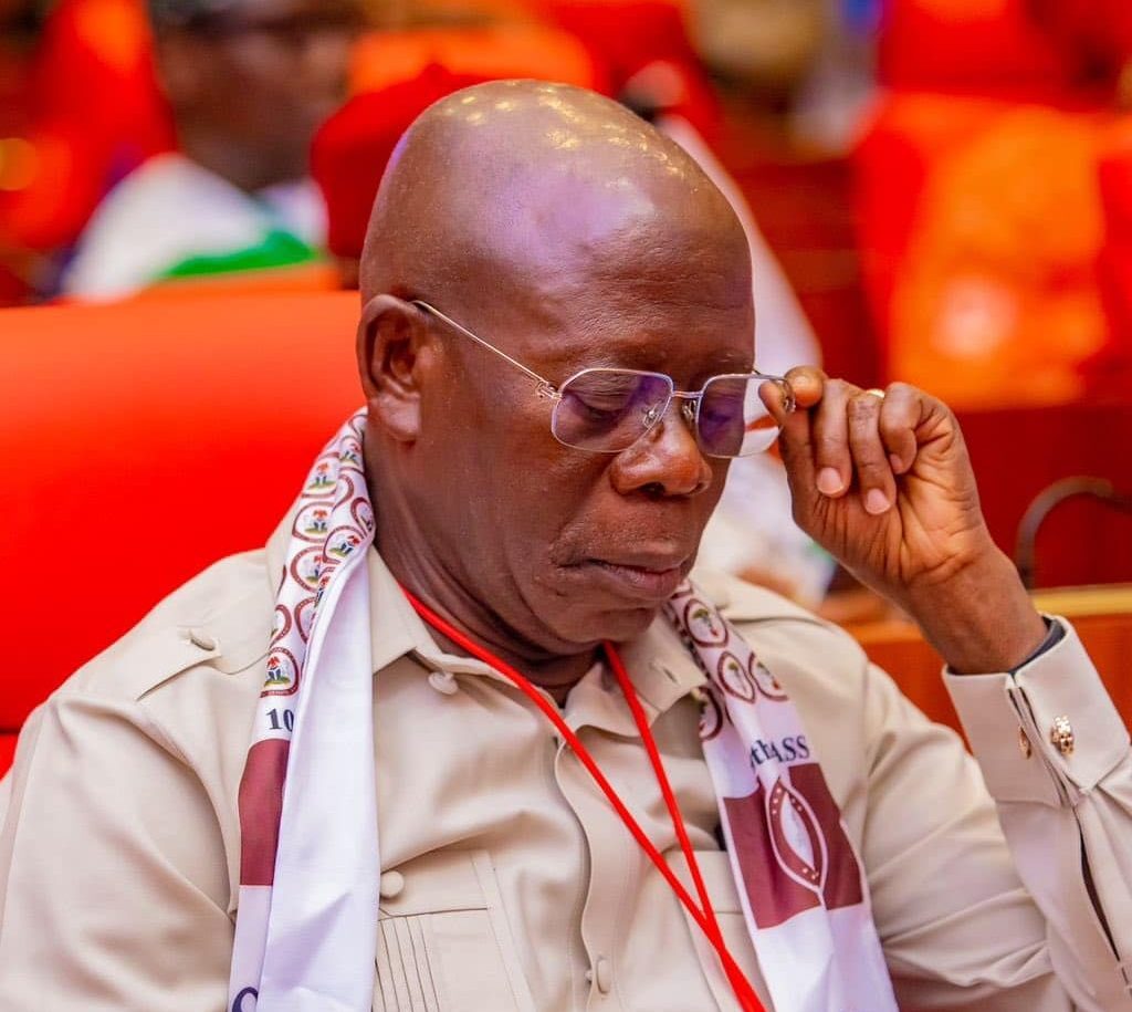 Oshiomhole Bows To Pressure, Apologizes To Senators Over ‘Looting Comment’