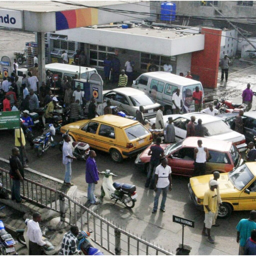 BREAKING: Queues Resurface In Abuja, Northern State Still Sells Fuel At N550