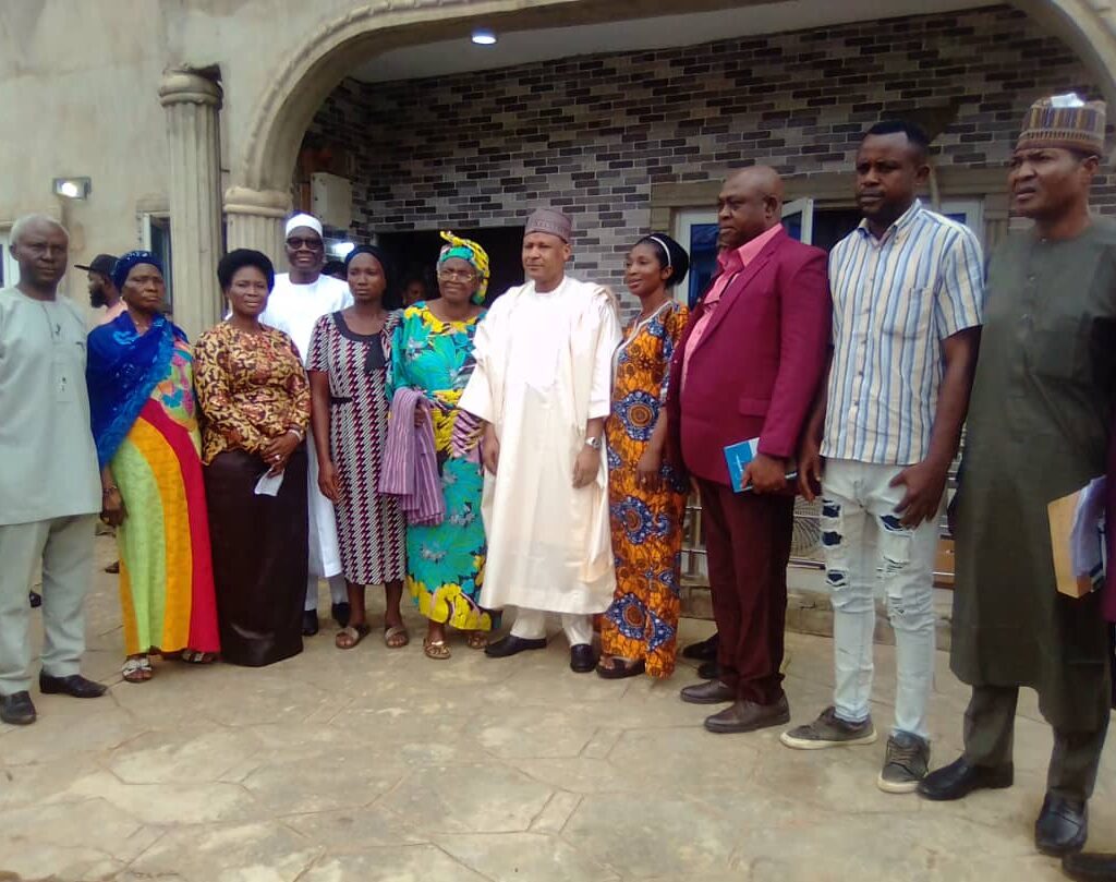 FG Visits Family Of Nigeria Flag Designer, Akinkunmi