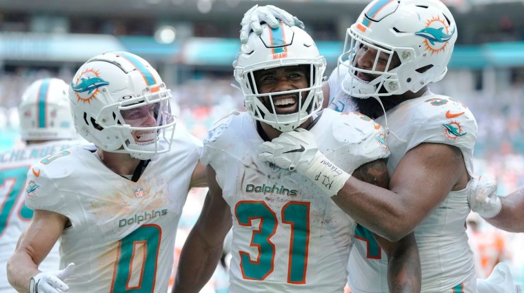 Miami Dolphins Shatter Records with a Stunning 70-20 Victory Over Denver Broncos