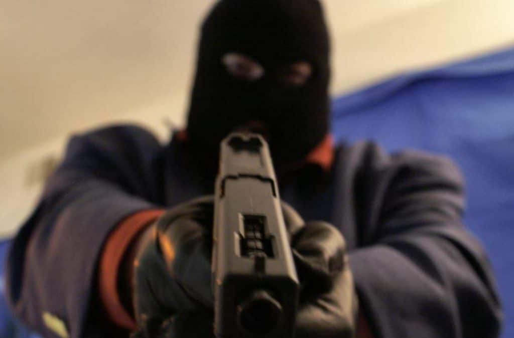 Armed robbers shoot policeman, guards during gun duel in Sagamu