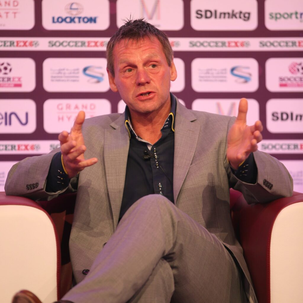 EPL: Stuart Pearce snubs Man City, Arsenal, names shock team to win title