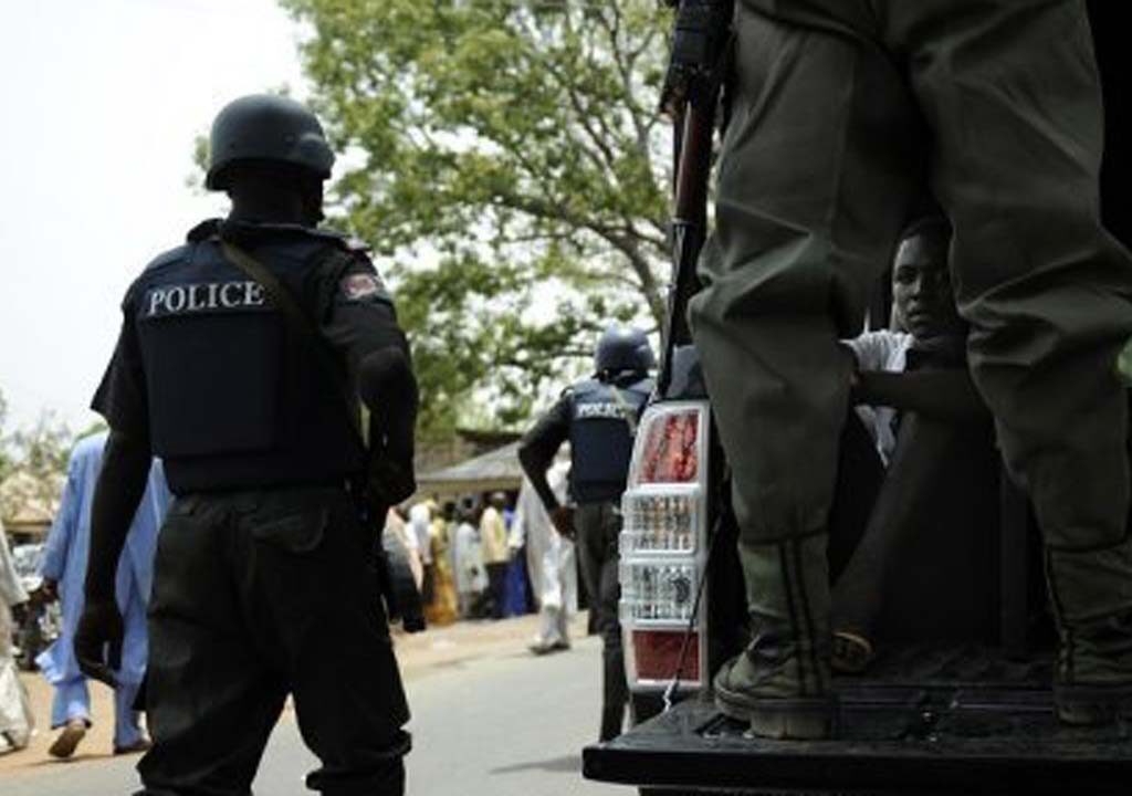 Police parade vigilante for allegedly killing commercial motorcyclist in Niger