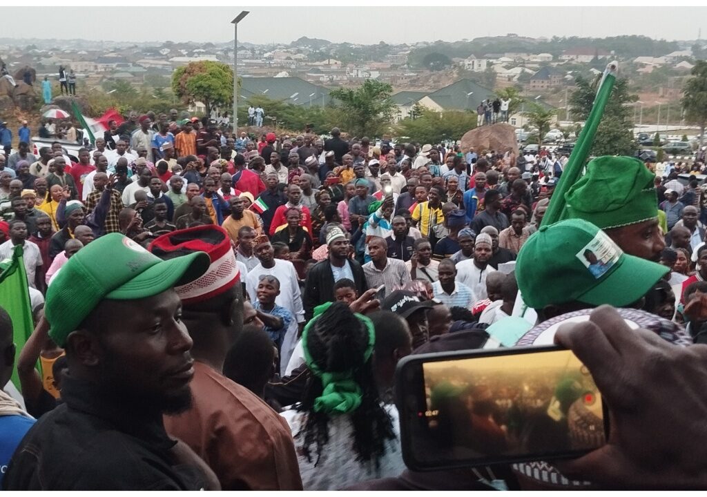 Appeal Court judgement: Mammoth crowd receives Mutfwang on return to Plateau