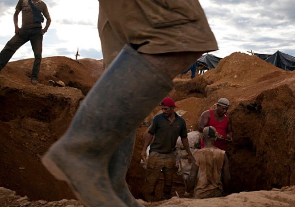 FG revokes 1,633 mining licenses