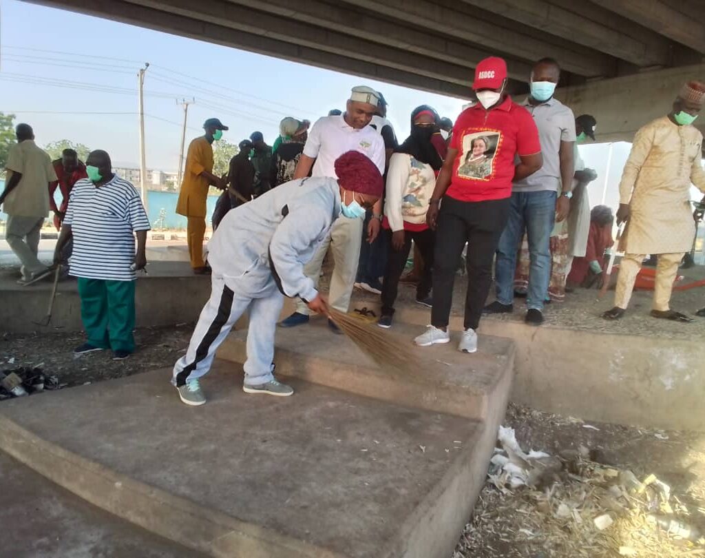 Adamawa govt enforces environmental sanitation as SEC members join in street cleaning