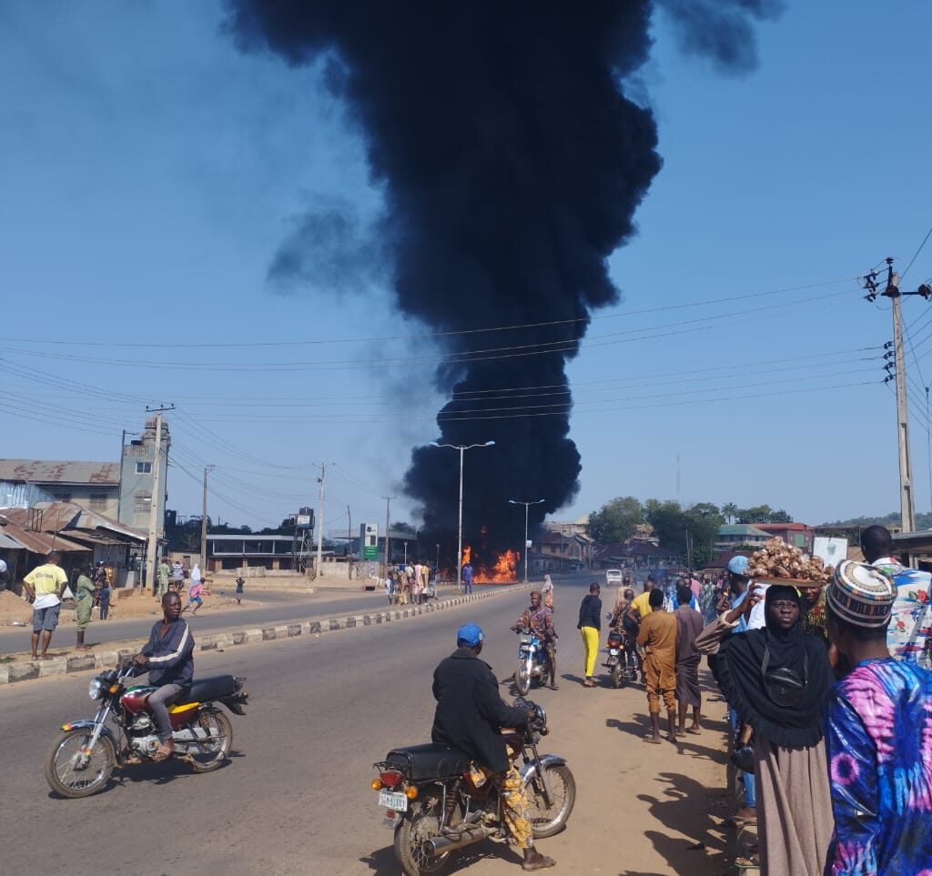 BREAKING: Residents panic as fire guts NNPC filling station in Iseyin, Oyo [PHOTOS]