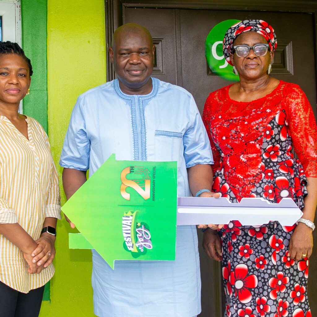 Glo presents premium house to first winner in “Festival of Joy” promo