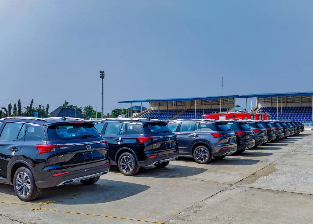 Gov Yahaya Bello presents 40 SUVs, 4 Hilux vans to Kogi lawmakers, judges