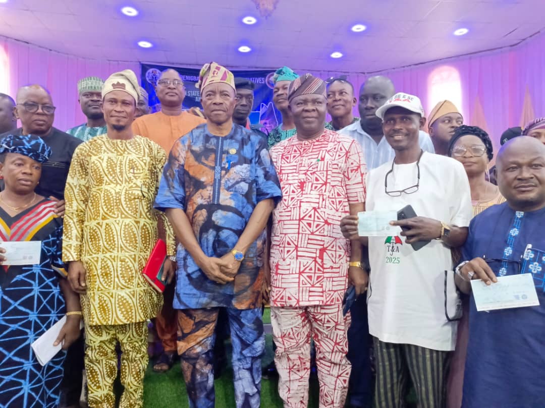 Senator Fadahunsi Launches Revolving Loan Scheme Empowering Over 700 Entrepreneurs in Osun East